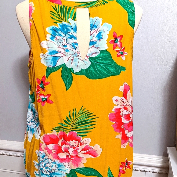 Old Navy sleeveless top - Picture 2 of 4